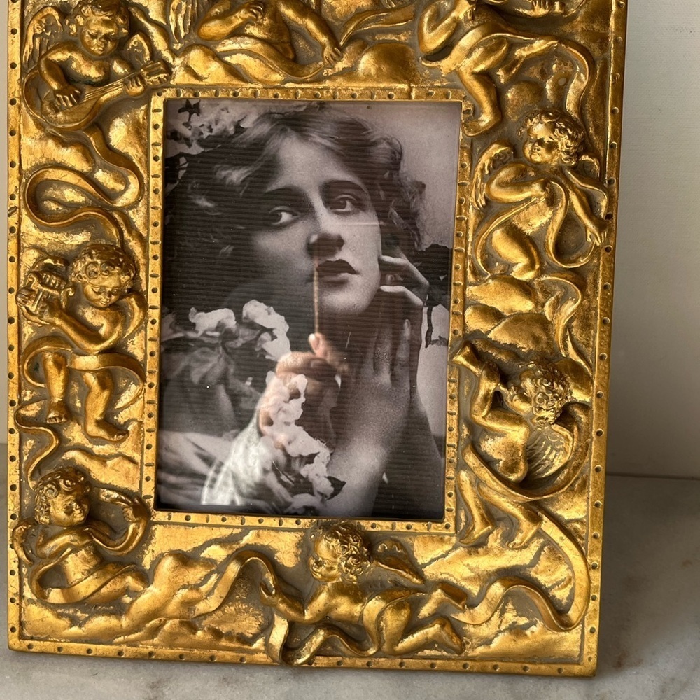 Large gilded Cherub Picture Frame holds 5”x7”. Rare - Picture 3 of 15